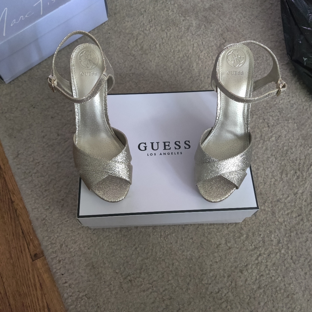 Guess woman's gold high heels
